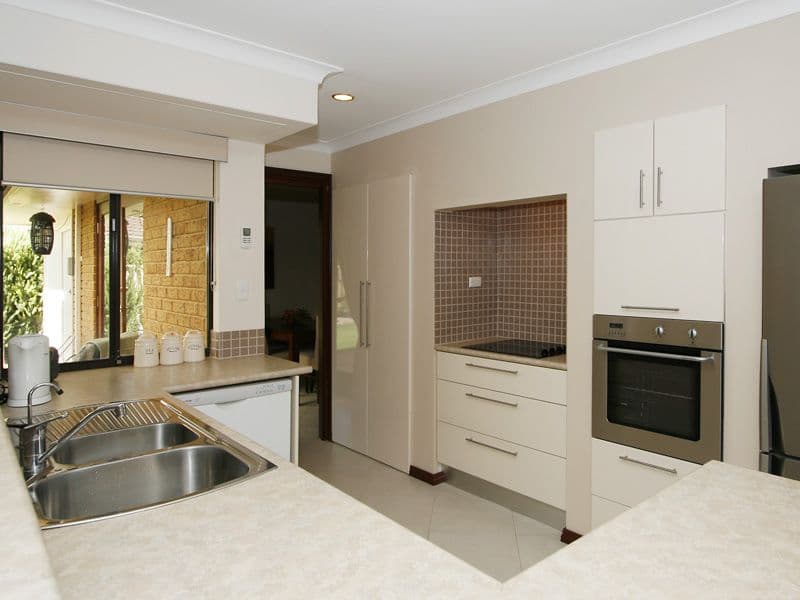 231 Summerlakes Parade, BALLAJURA WA 6066, Ballajura - Thumbnail 3