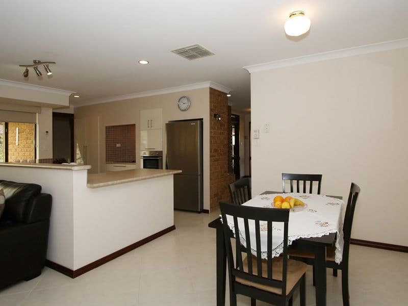 231 Summerlakes Parade, BALLAJURA WA 6066, Ballajura - Thumbnail 4