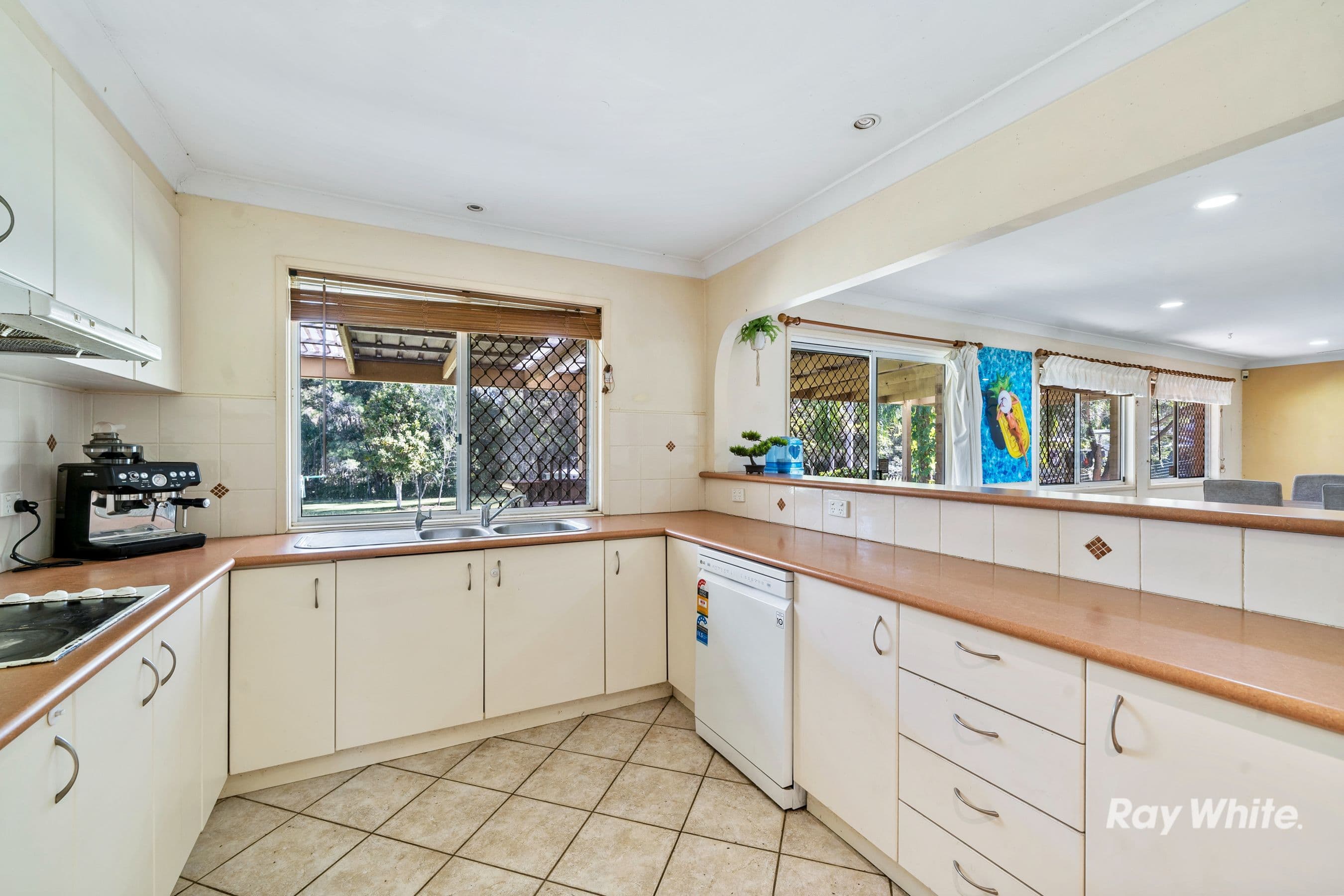 10-12 Holyrood Court, Munruben QLD 4125, Munruben - Thumbnail 3