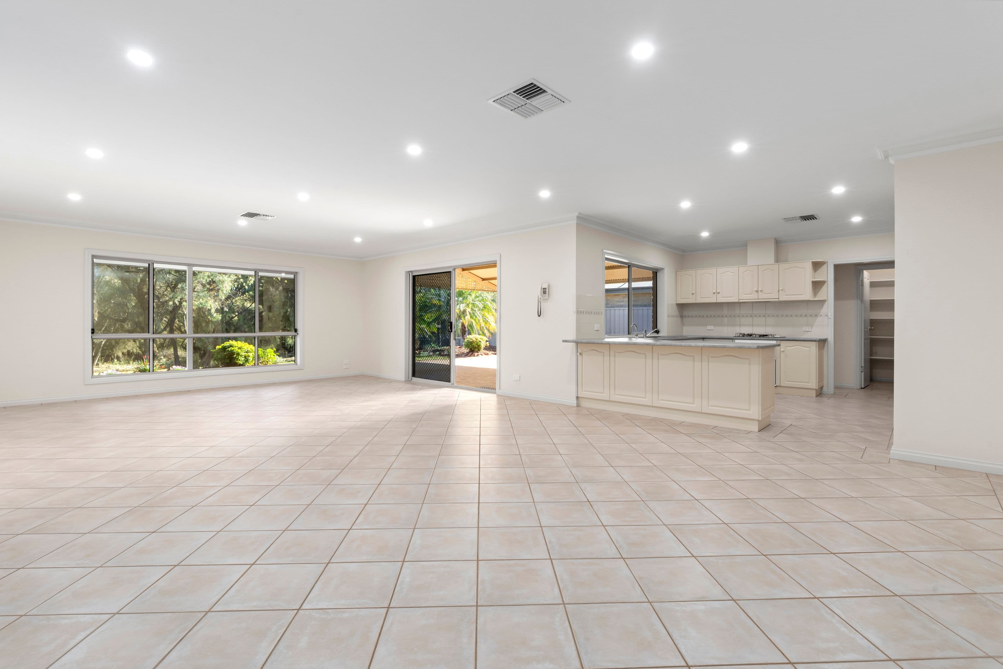 9 Meander Avenue, Renmark SA 5341, Renmark - Thumbnail 8