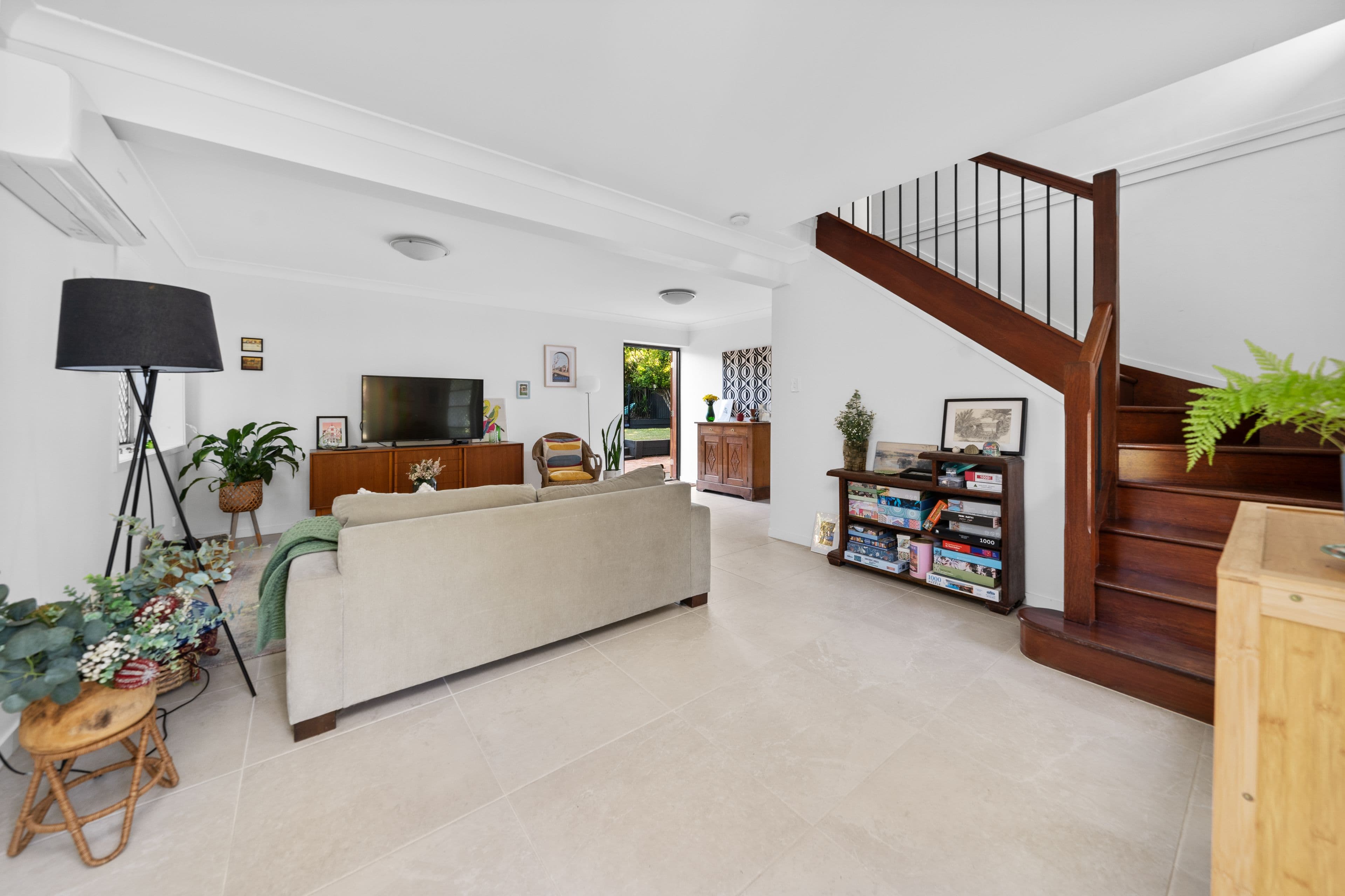 331 Cliveden Avenue, Oxley QLD 4075, Oxley - Thumbnail 2