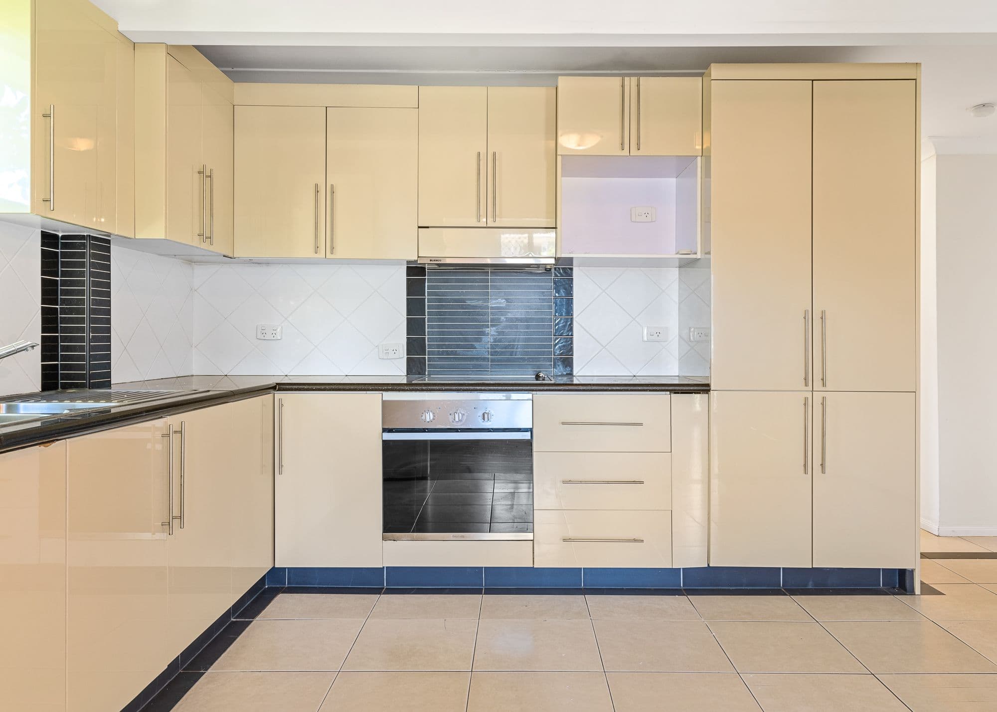 77 North Road, Woodridge QLD 4114, Woodridge - Thumbnail 2