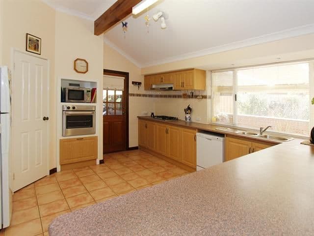 10 Ninan Way, CANNING VALE WA 6155, Canning Vale - Thumbnail 3