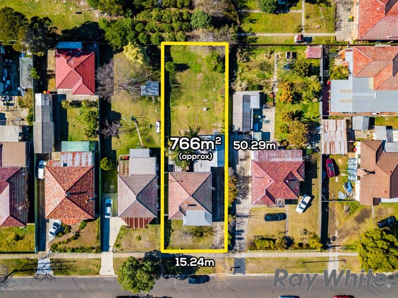 8 Adam Street, Fairfield - Thumbnail 2