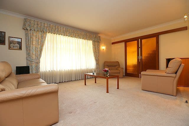 47 Carnavon Crescent, GEORGES HALL NSW 2198, Georges Hall - Thumbnail 2