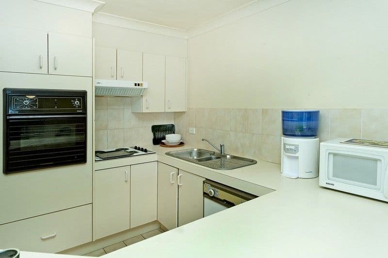 22 Jennifer Avenue, RUNAWAY BAY QLD 4216, Runaway Bay - Thumbnail 2