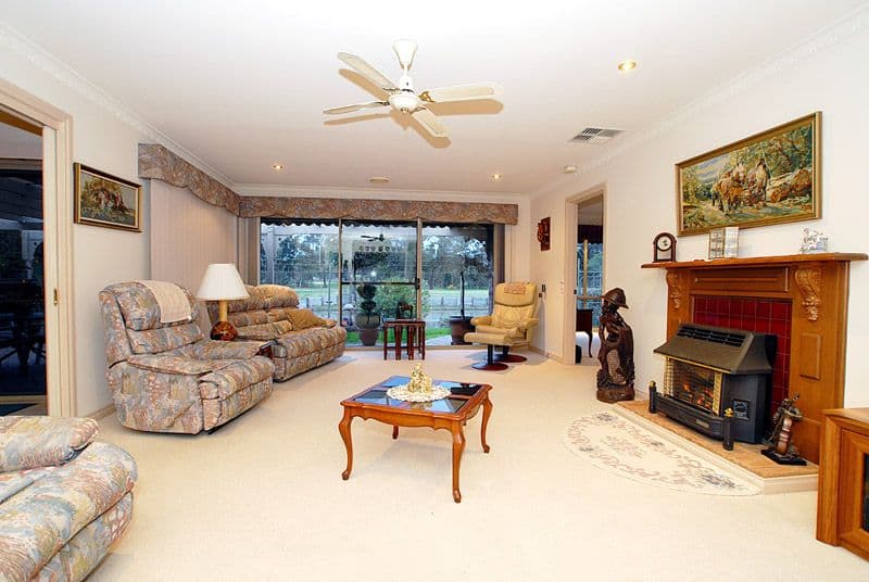 21 Higgins Close, DINGLEY VILLAGE VIC 3172, Dingley Village - Thumbnail 2