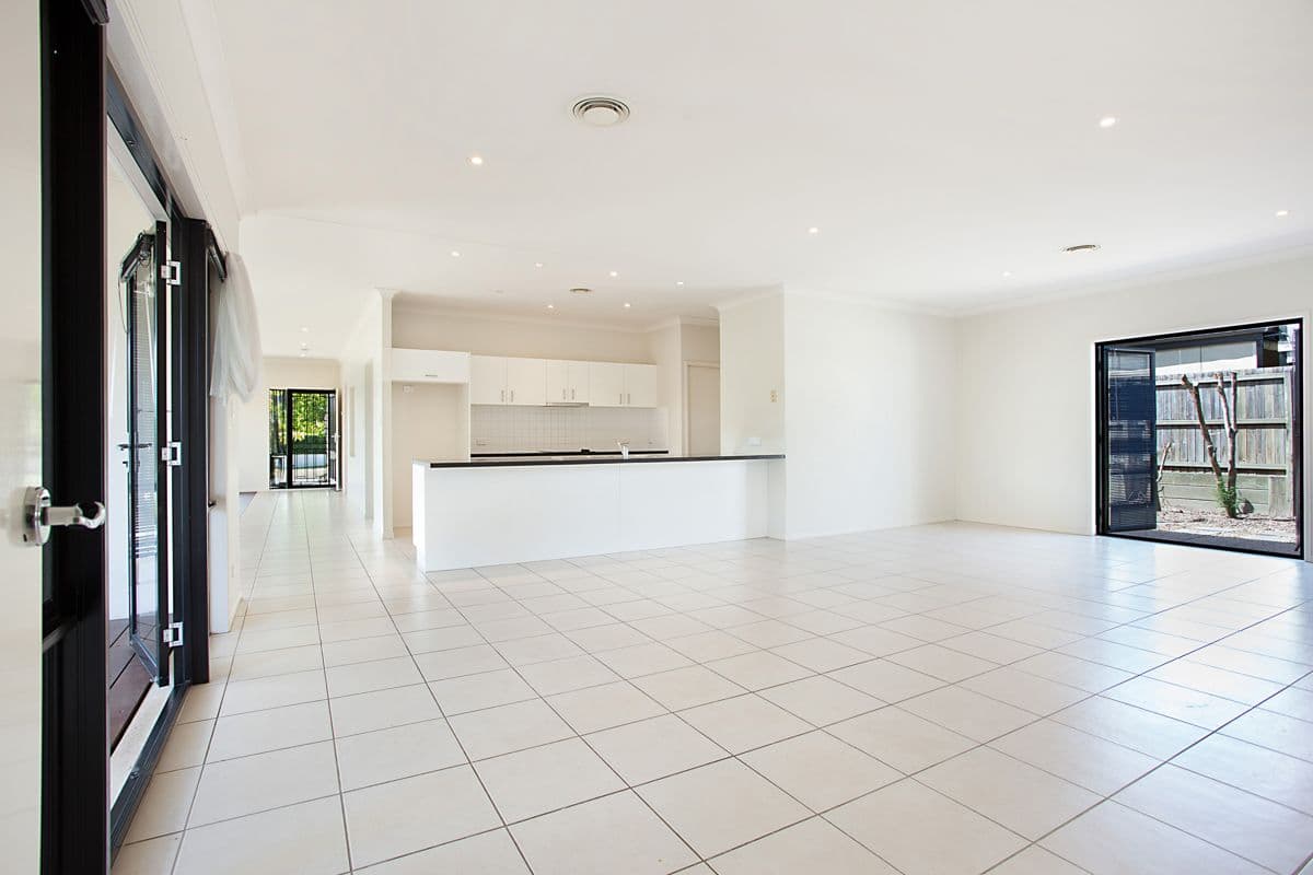 33 Dotterel Crescent, North Lakes QLD 4509, North Lakes - Thumbnail 2