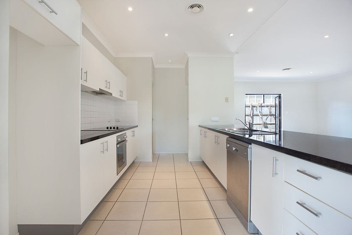 33 Dotterel Crescent, North Lakes QLD 4509, North Lakes - Thumbnail 3