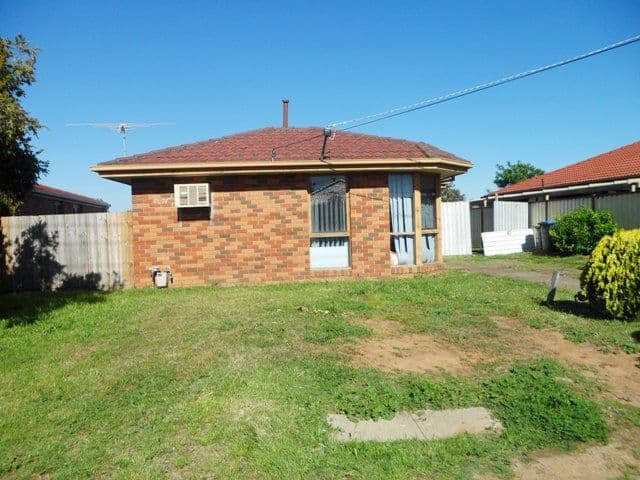 16 Grazier Court, WERRIBEE VIC 3030, Werribee - Thumbnail 2