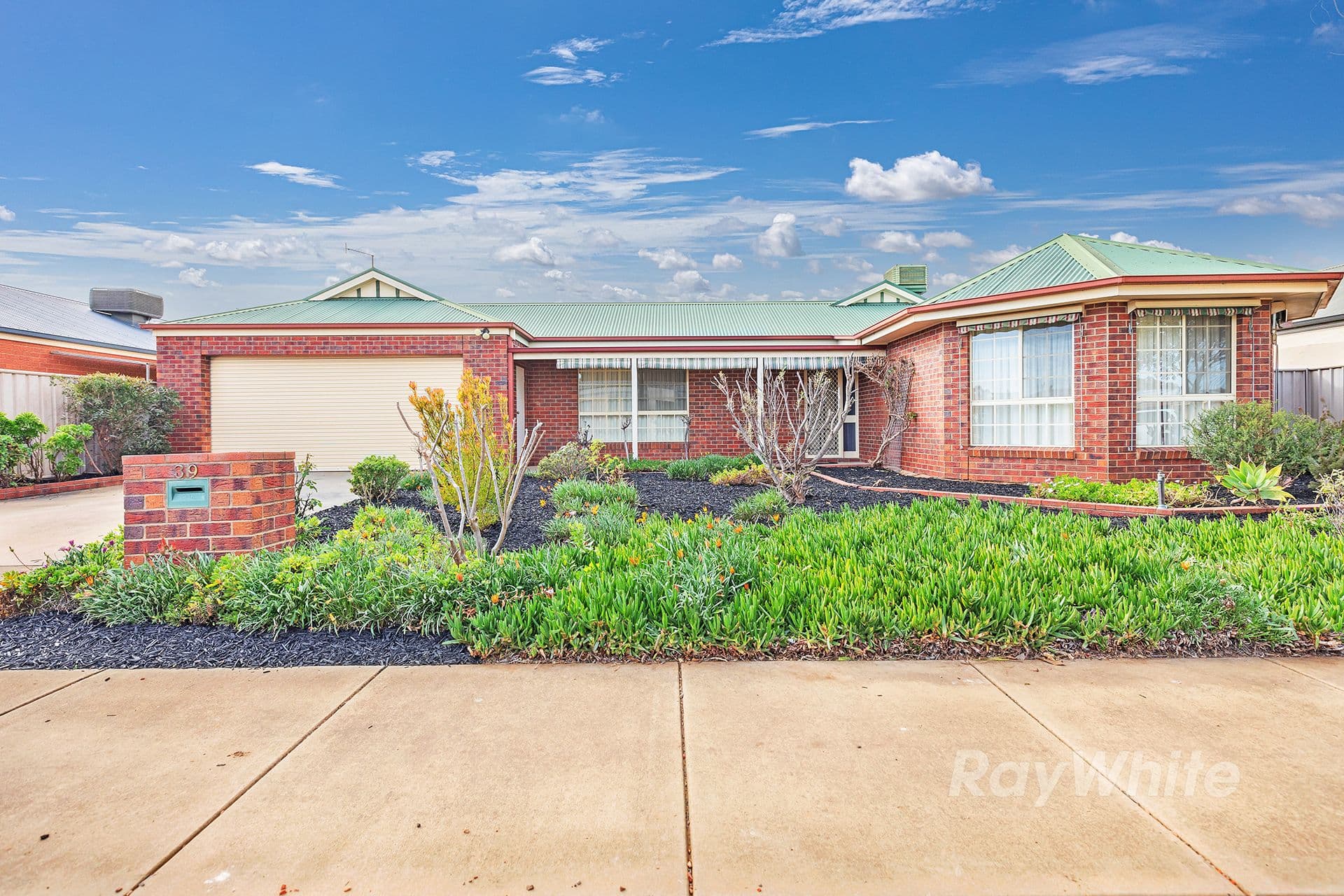 39 Genevieve Avenue, Echuca VIC 3564, Echuca - Thumbnail 2