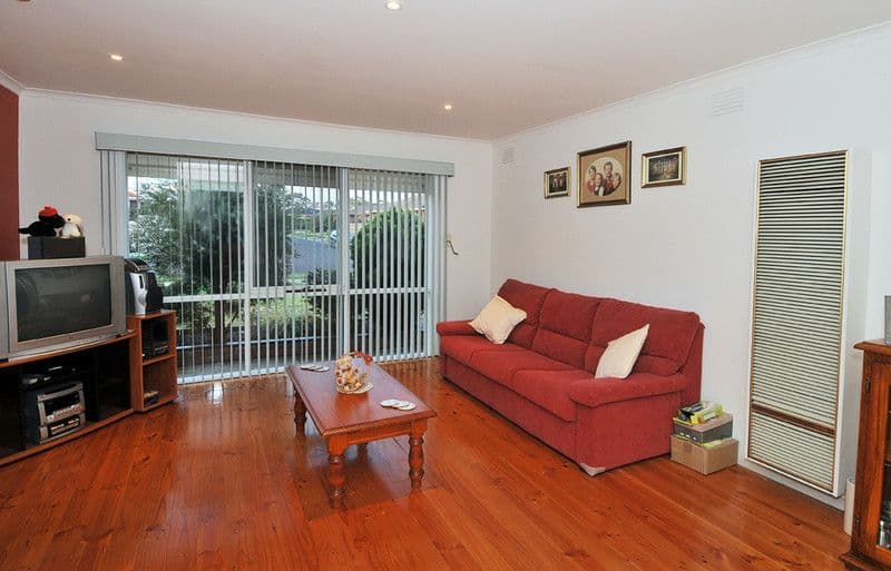 9 Shawlands Drive, TULLAMARINE VIC 3043, Tullamarine - Thumbnail 2