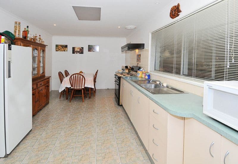 9 Shawlands Drive, TULLAMARINE VIC 3043, Tullamarine - Thumbnail 3