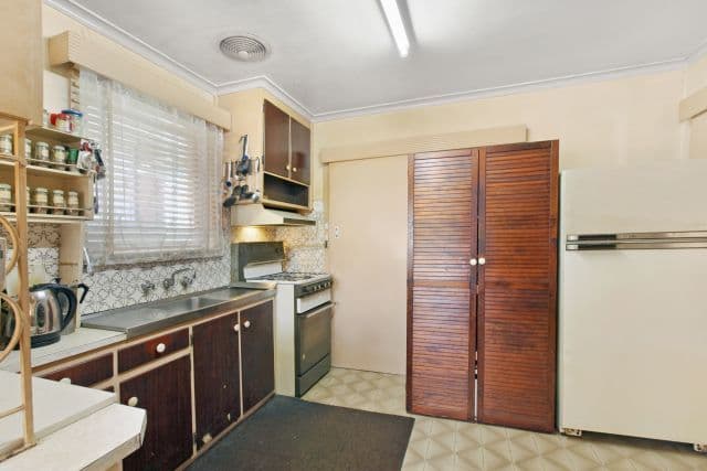 24 Clements Grove, Reservoir VIC 3073, Reservoir - Thumbnail 2