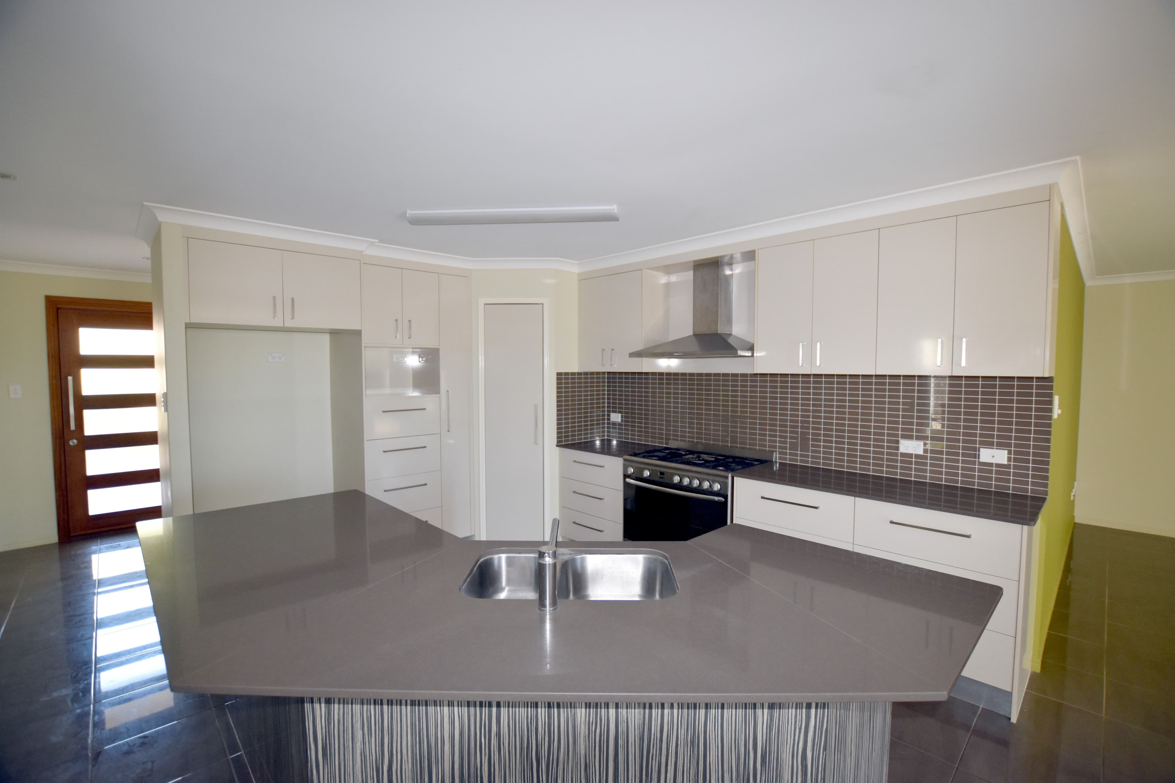 15 Koowin Drive, Kirkwood QLD 4680, Kirkwood - Thumbnail 2