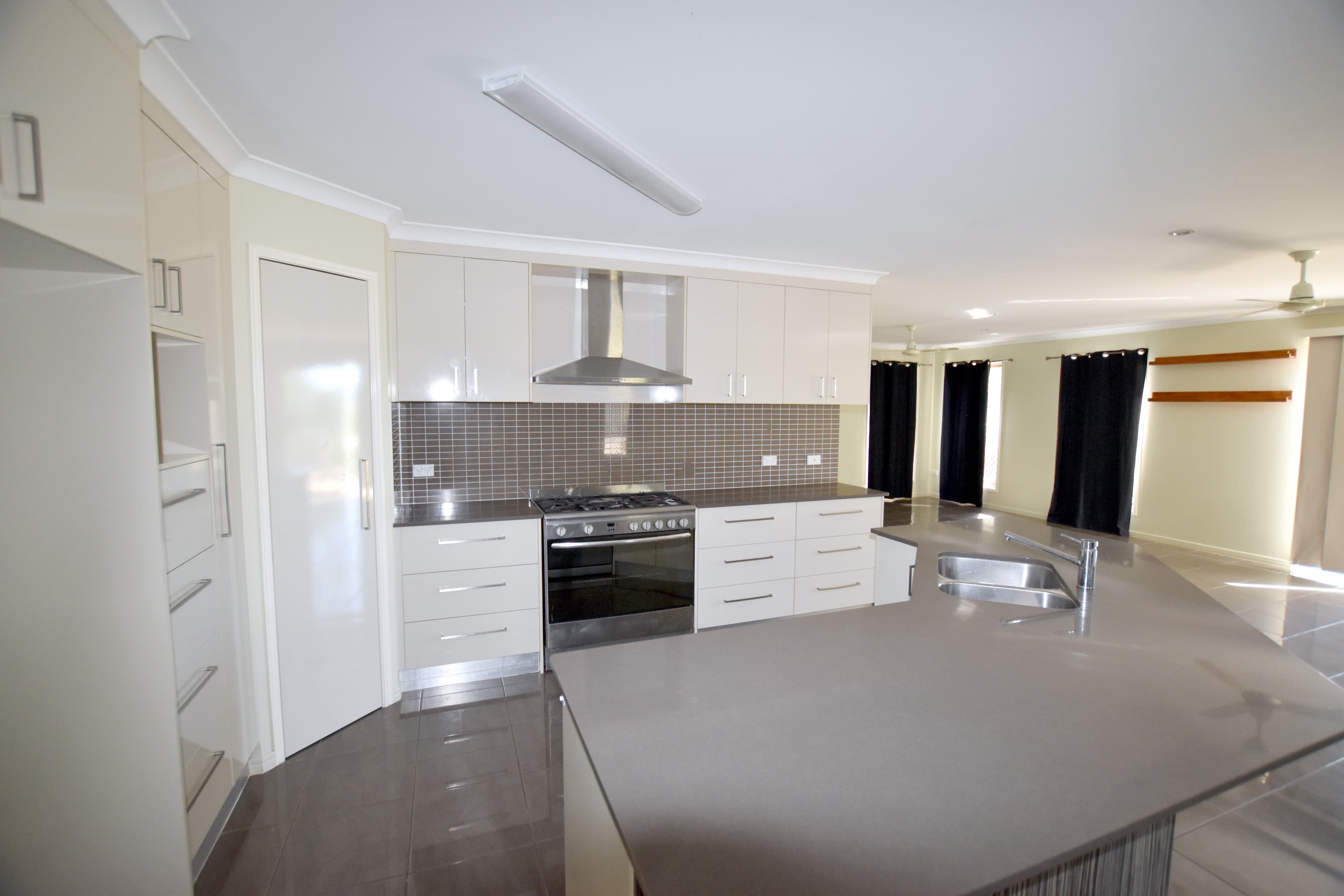 15 Koowin Drive, Kirkwood QLD 4680, Kirkwood - Thumbnail 3