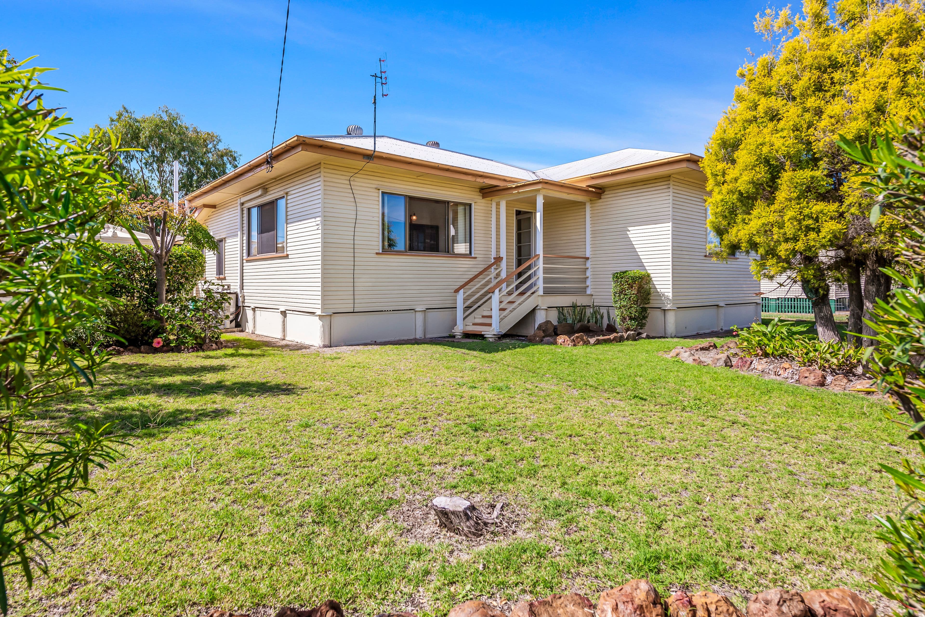 2 Briggs Street, Pittsworth QLD 4356, Pittsworth - Thumbnail 2