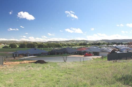 6 O'Neill Place, BUNGENDORE NSW 2621, Bungendore - Thumbnail 2