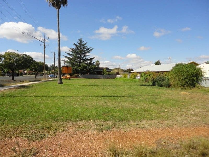 151 DeBoos Street, TEMORA NSW 2666, Temora - Thumbnail 2