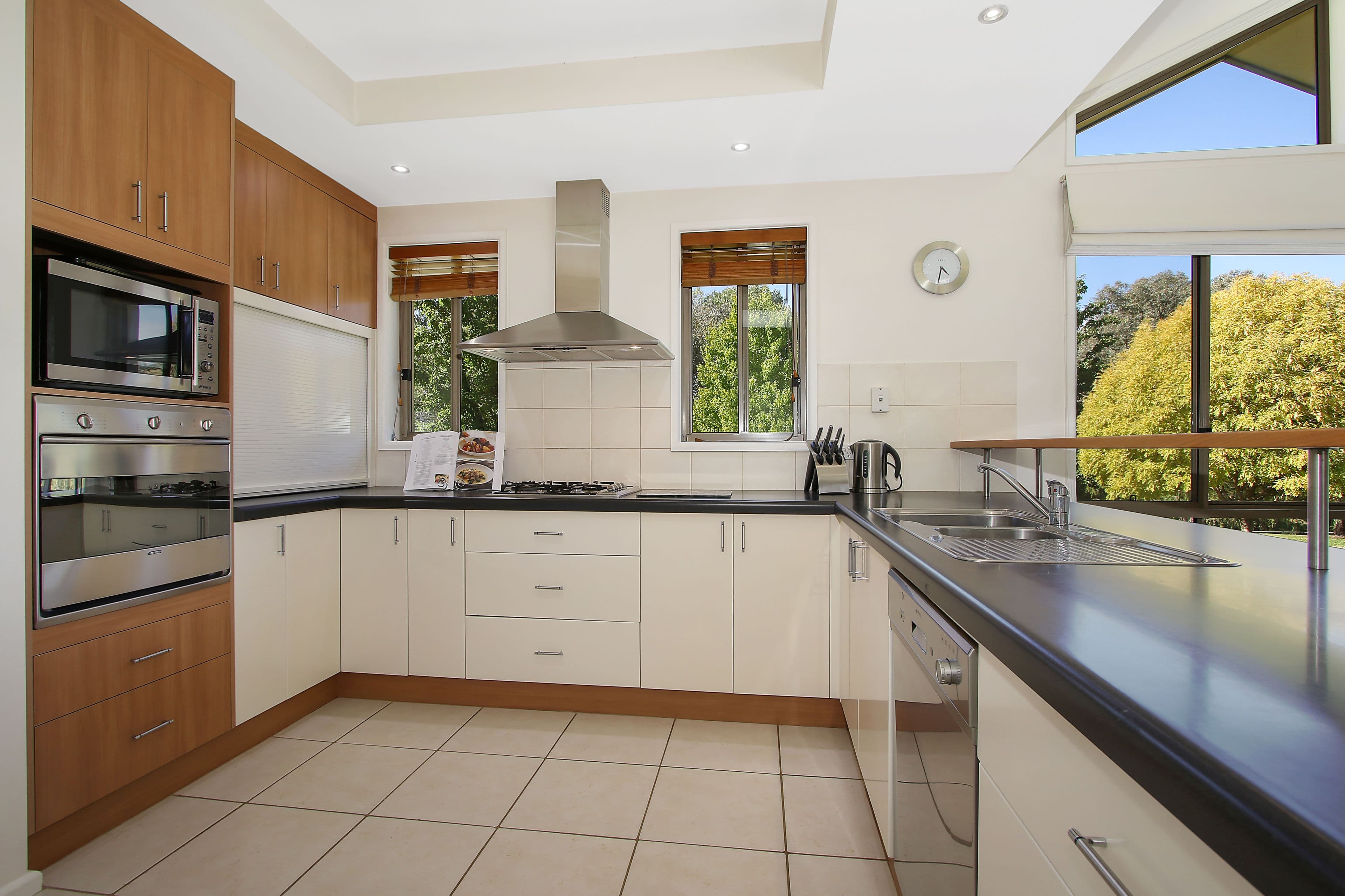 16 Innisfree Drive, West Wodonga VIC 3690, West Wodonga - Thumbnail 3