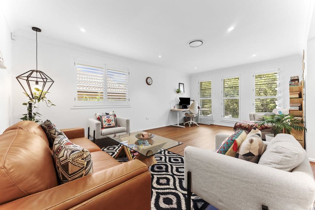 4 Evelyn Close, Hamlyn Terrace - Thumbnail 2