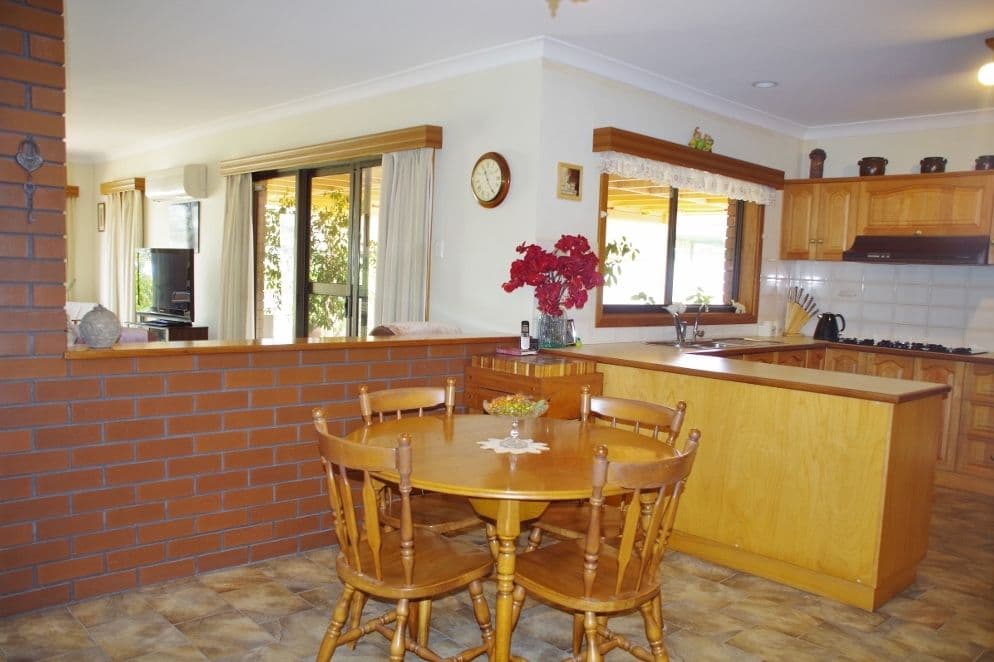 31 Meander Avenue, Renmark SA 5341, Renmark - Thumbnail 6
