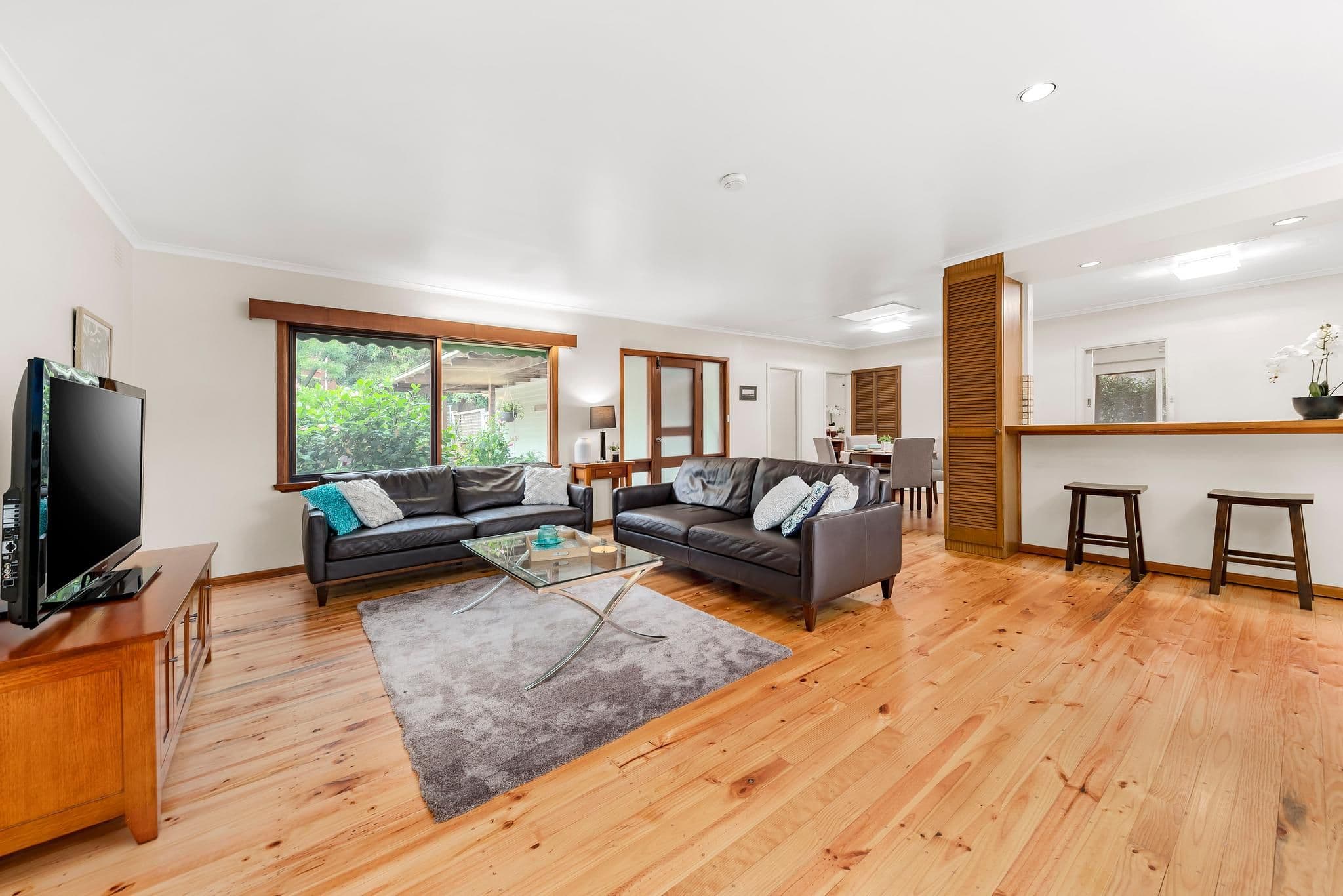 1 Hilsea Court, Mount Waverley VIC 3149, Mount Waverley - Thumbnail 2