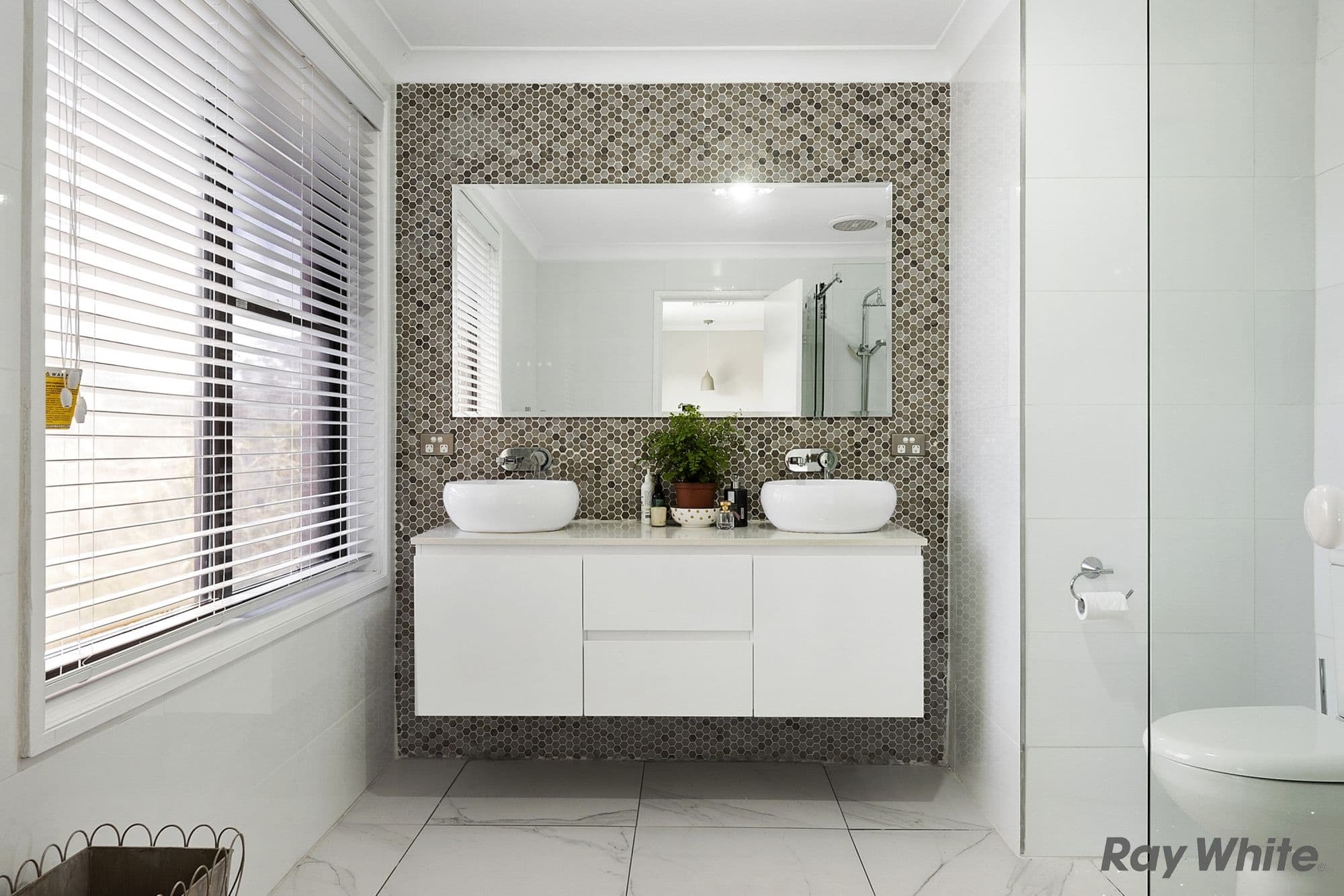 63 Thomas Wilkinson Avenue, Dural - Thumbnail 2