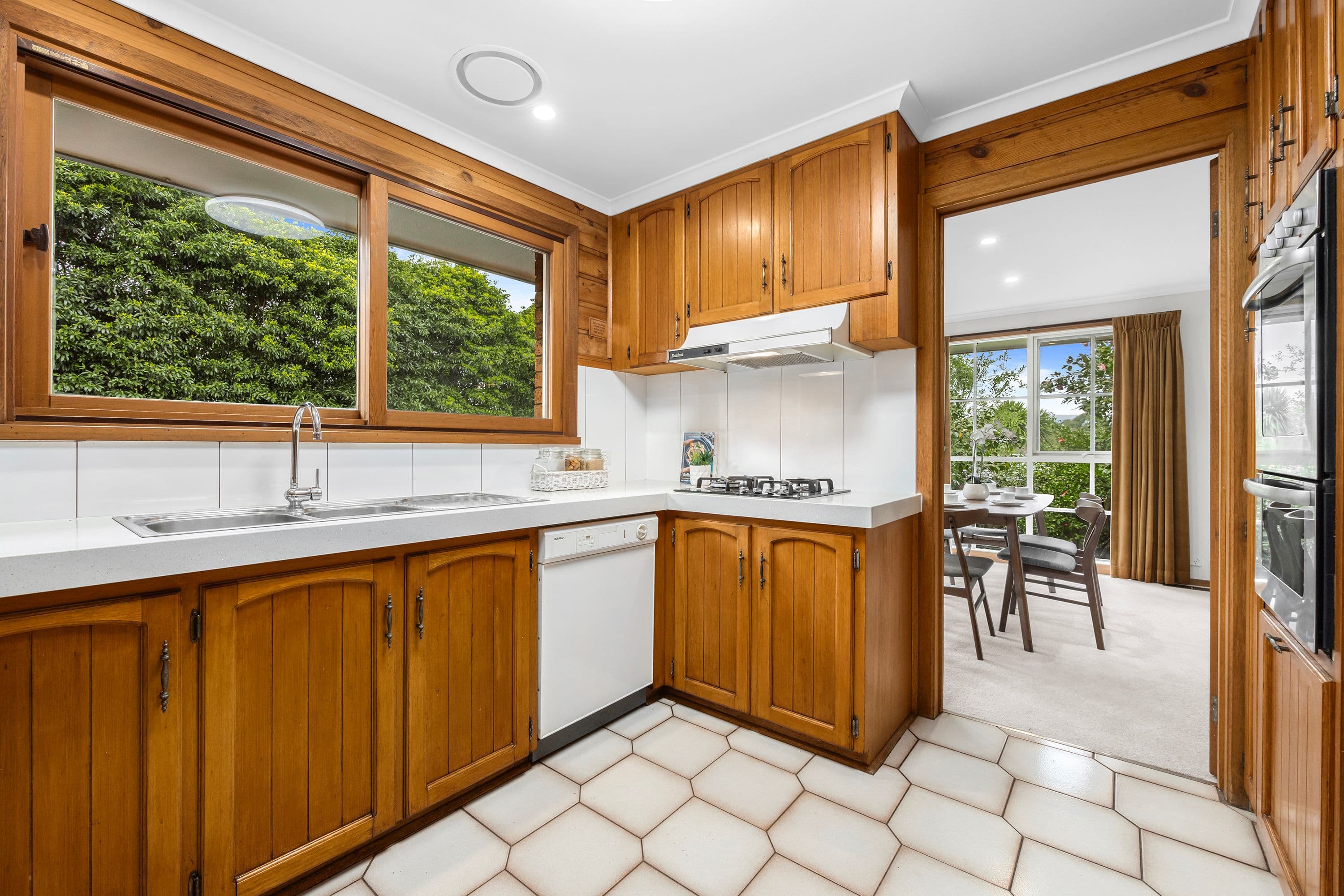 8 Rotherwood Close, Wantirna VIC 3152, Wantirna - Thumbnail 4