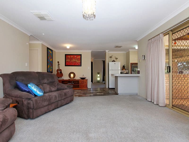 8b Mitchell Court, BEECHBORO WA 6063, Beechboro - Thumbnail 4