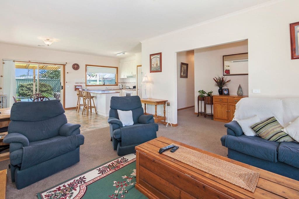 5 Marie Crescent, Wendouree VIC 3355, Wendouree - Thumbnail 2
