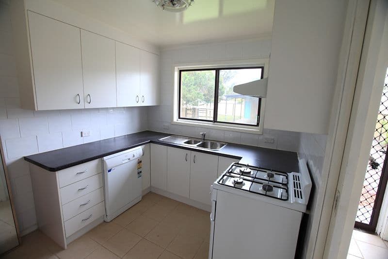 29 Kingsford Smith Drive, BERKELEY VALE NSW 2261, Berkeley Vale - Thumbnail 3