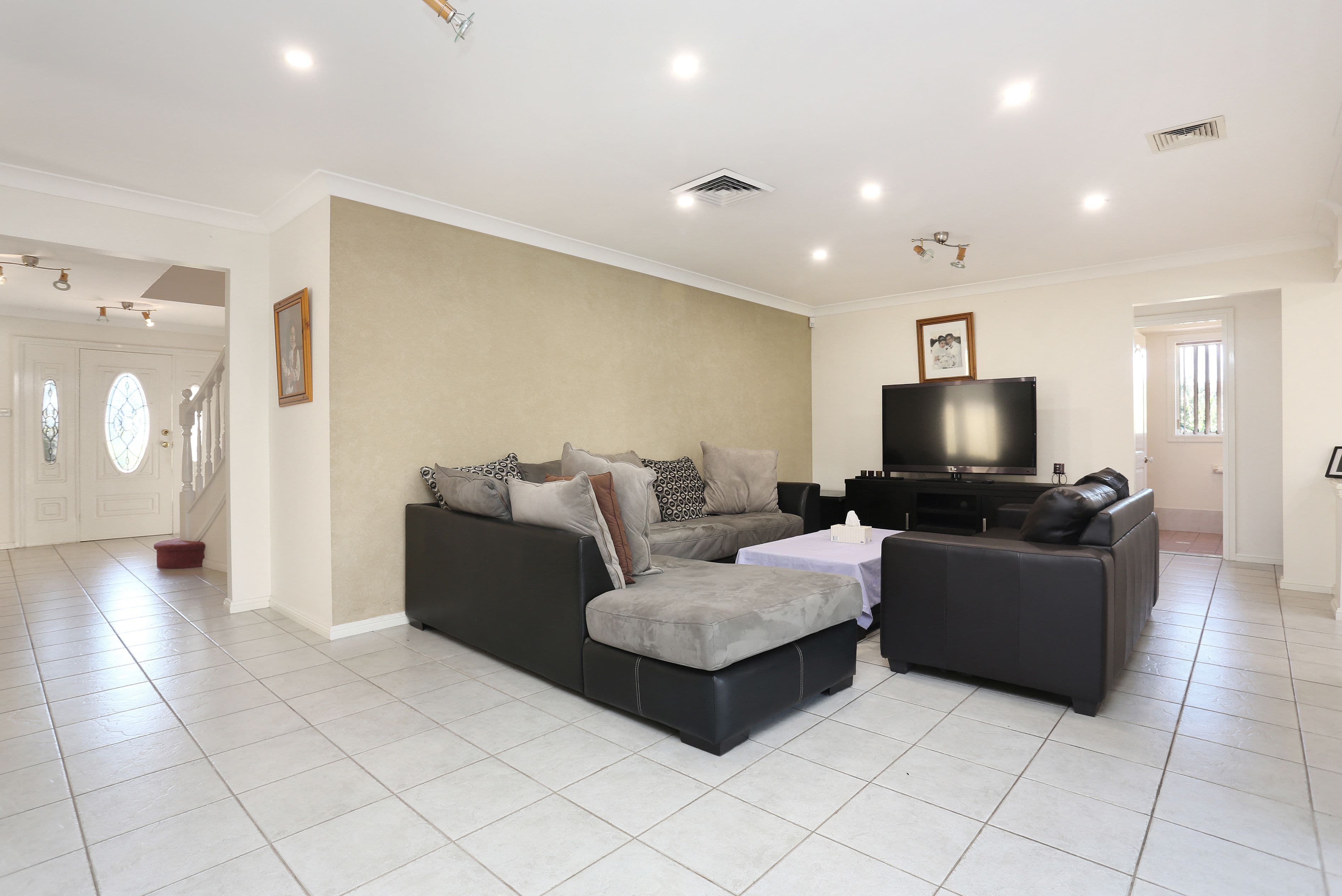 8 Philippa Close, Cecil Hills - Thumbnail 4
