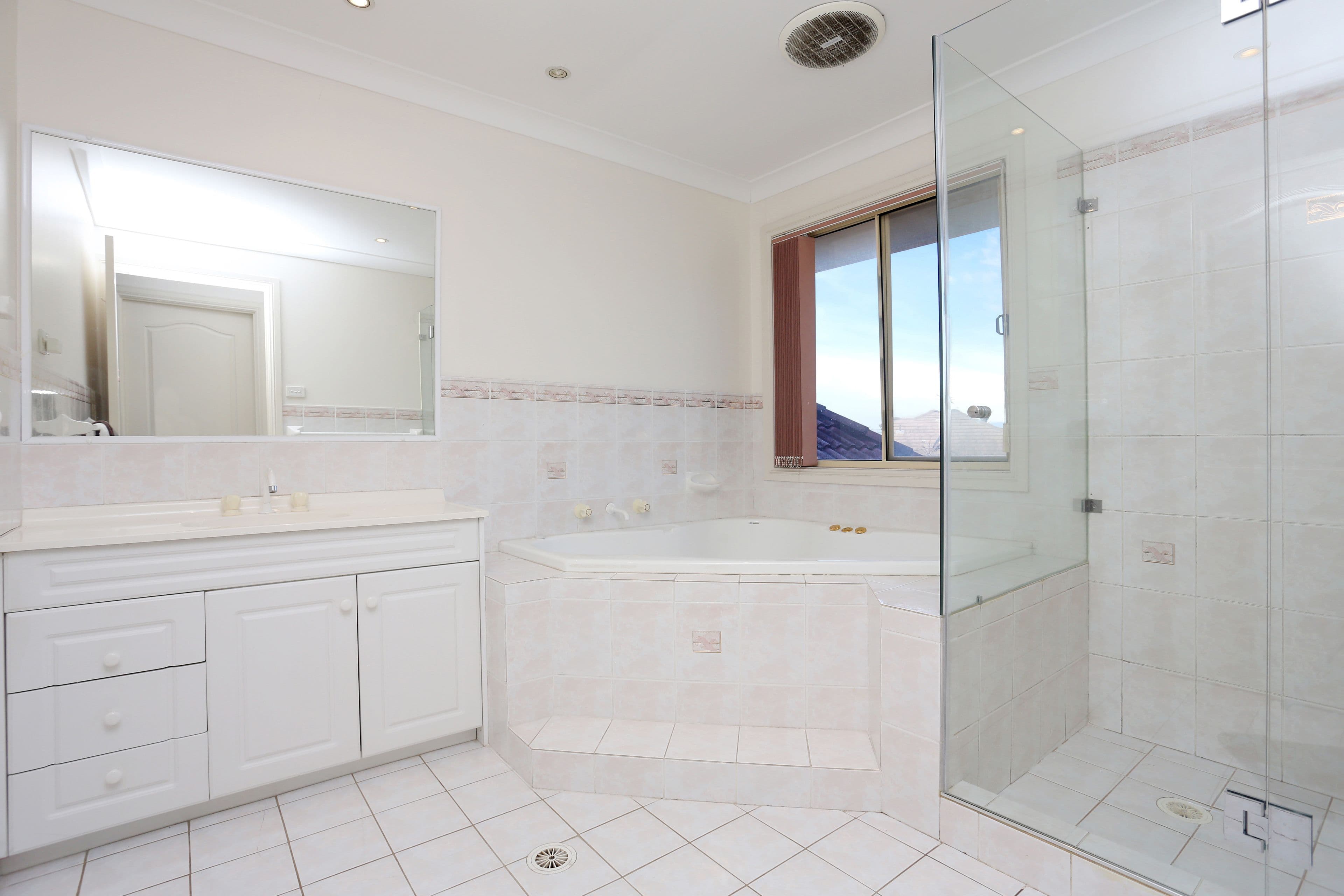 8 Philippa Close, Cecil Hills - Thumbnail 7