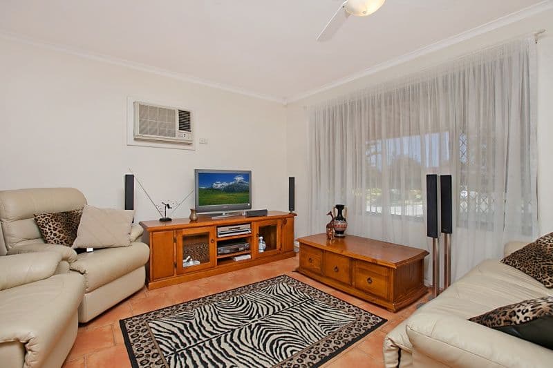 12 Scullin Crescent, TROTT PARK SA 5158, Trott Park - Thumbnail 3