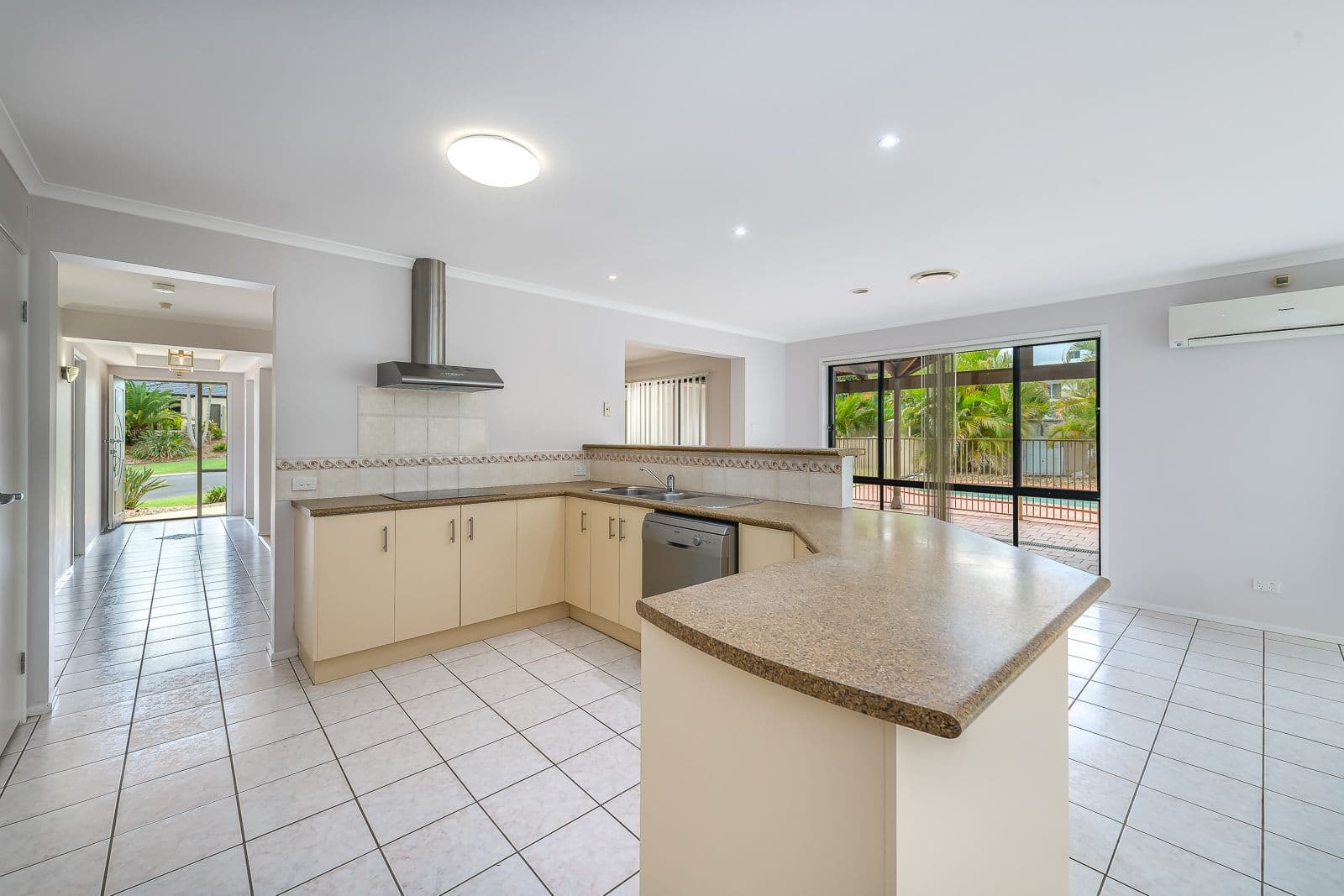 2 Deal Cove, Arundel QLD 4214, Arundel - Thumbnail 2