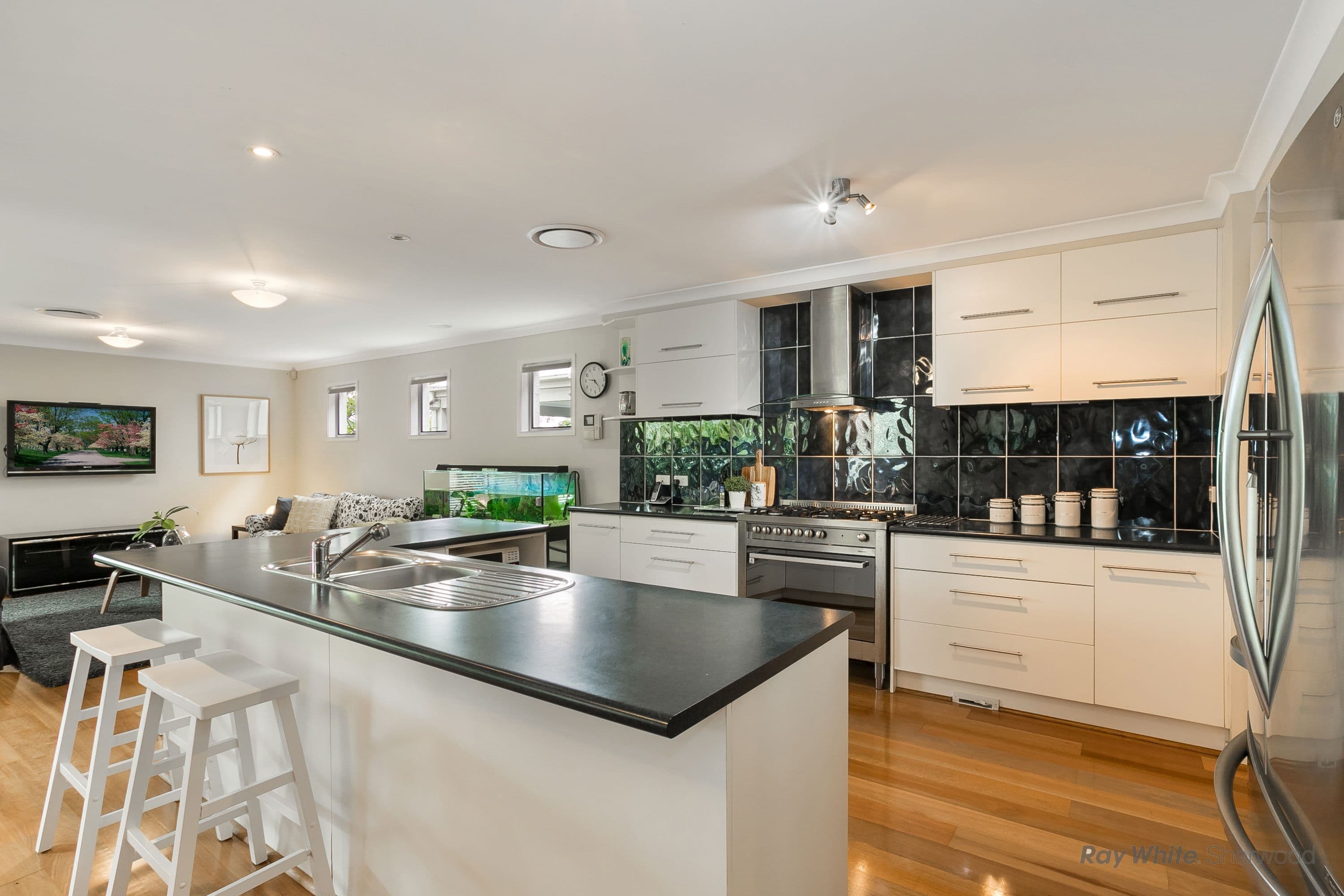 16 Dart Street, Corinda QLD 4075, Corinda - Thumbnail 2