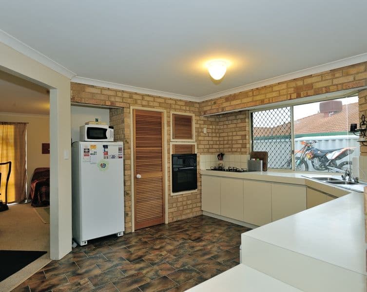 9 Frigate Close, WAIKIKI WA 6169, Waikiki - Thumbnail 2