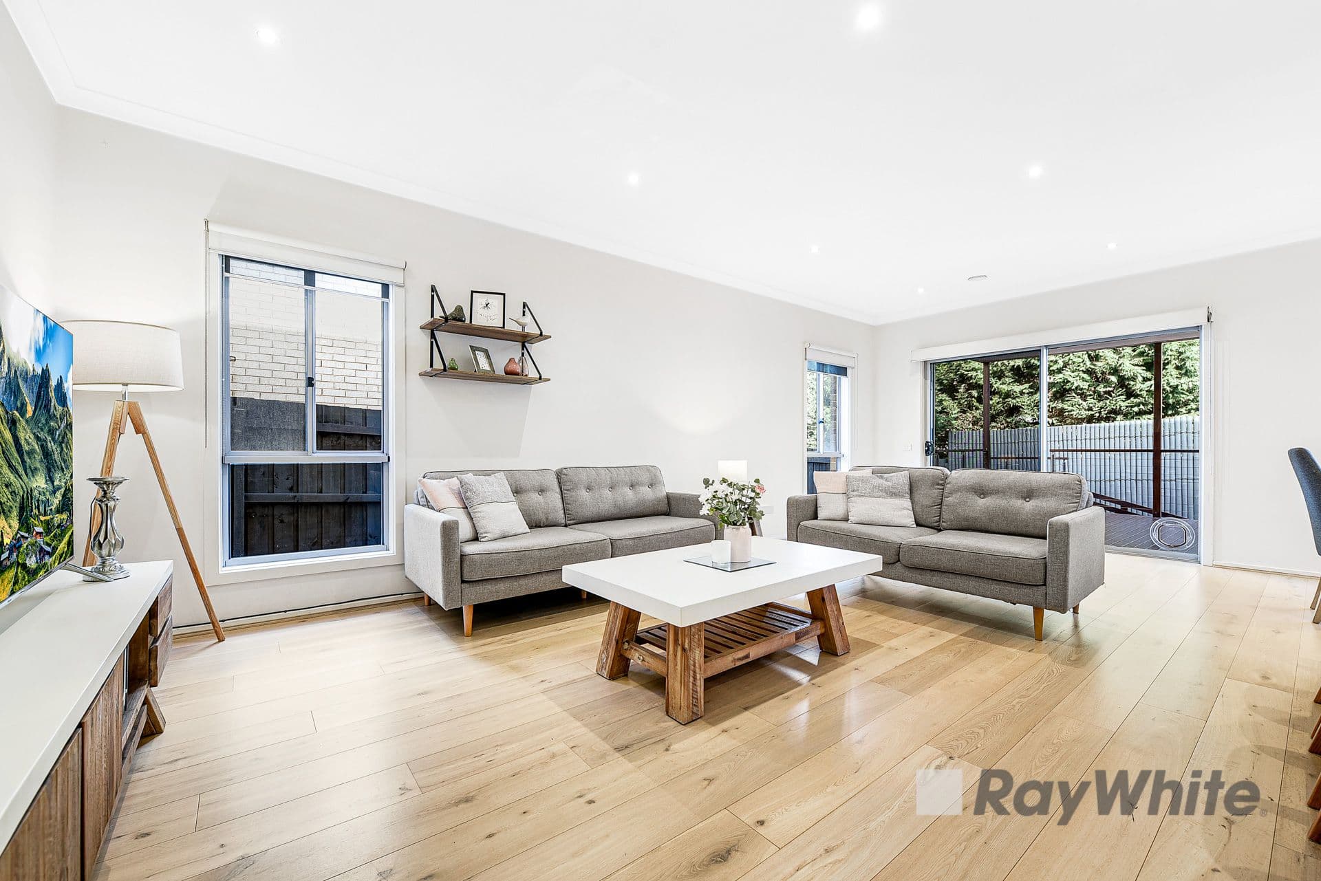 11 Barrier Reef Circuit, Endeavour Hills VIC 3802, Endeavour Hills - Thumbnail 2