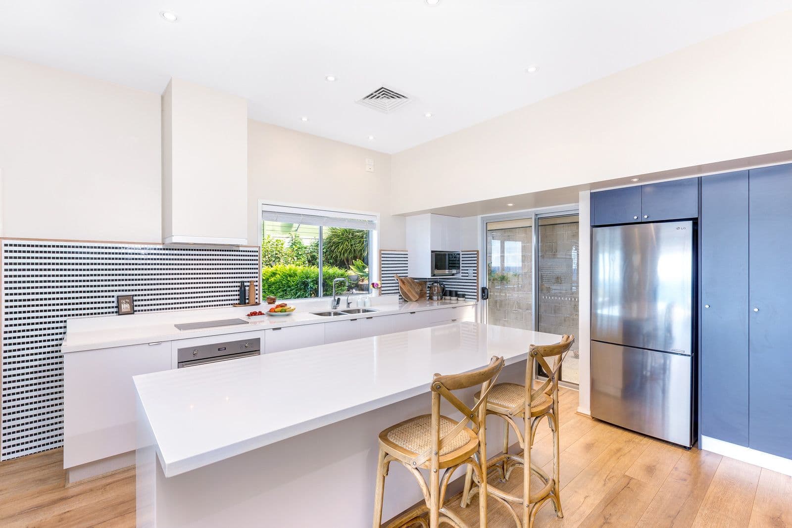 10 Barker Street, CURRUMBIN QLD 4223, Currumbin - Thumbnail 4