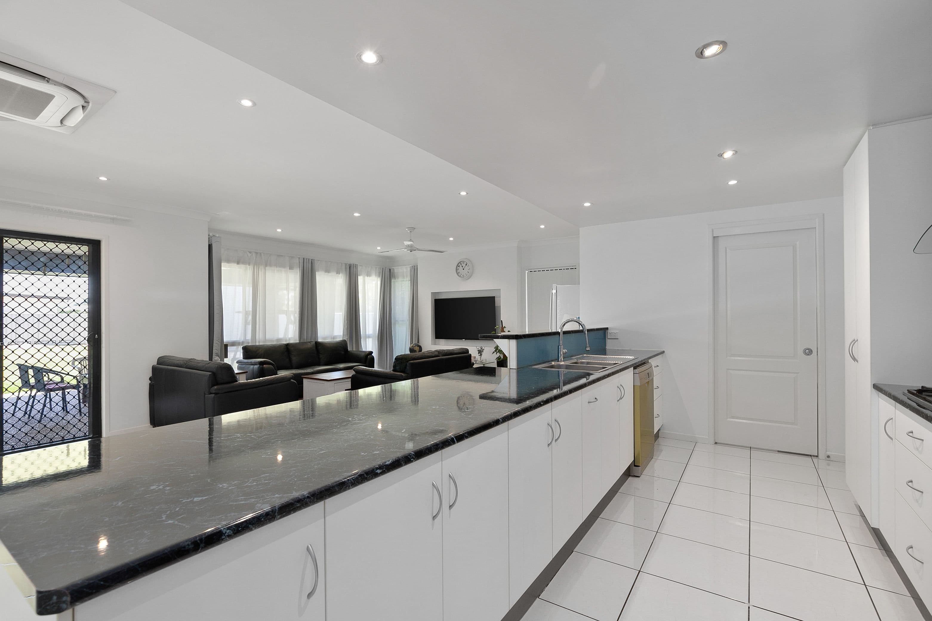 16 Rogers Street, Emerald QLD 4720, Emerald - Thumbnail 6