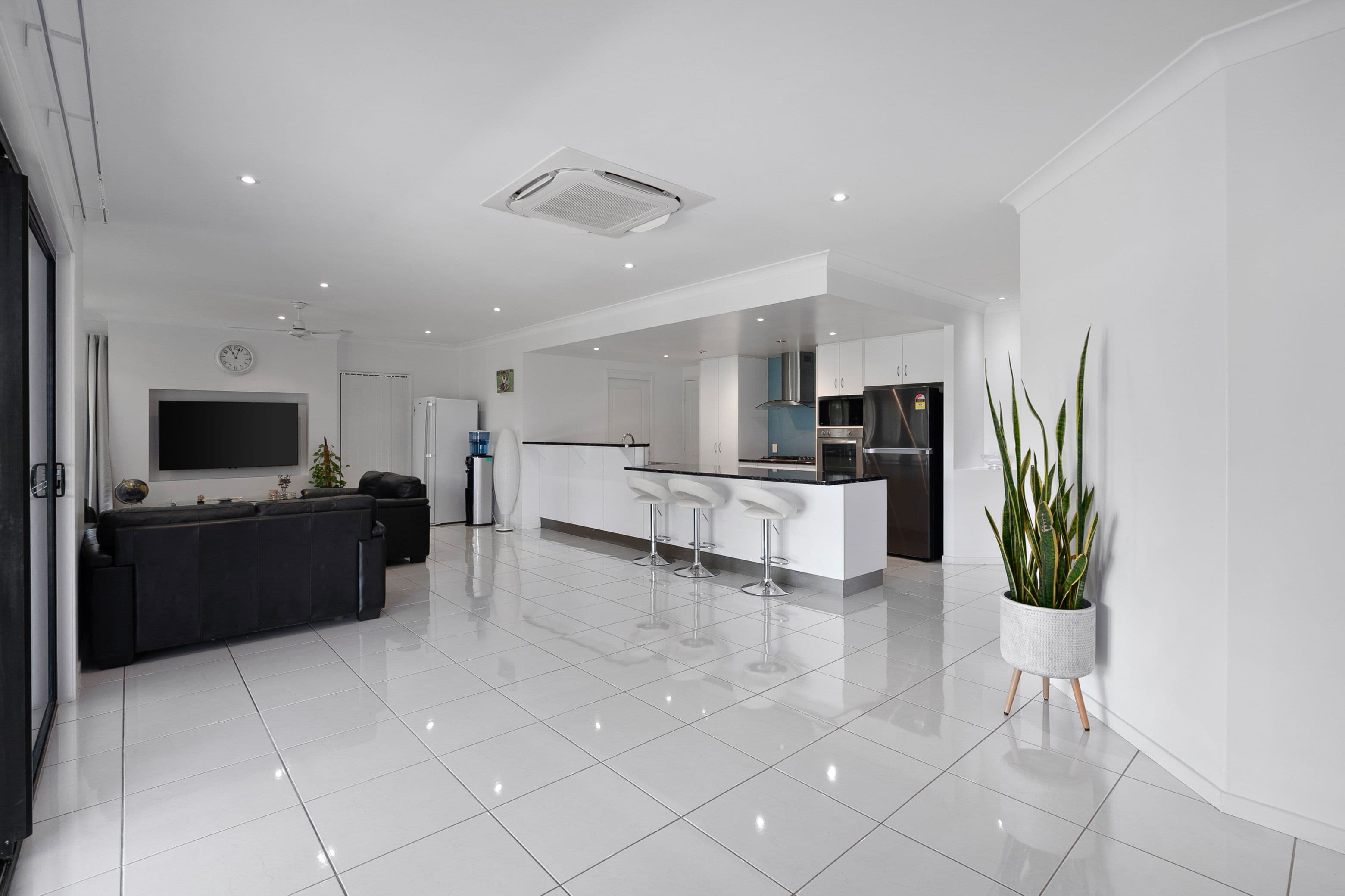 16 Rogers Street, Emerald QLD 4720, Emerald - Thumbnail 7