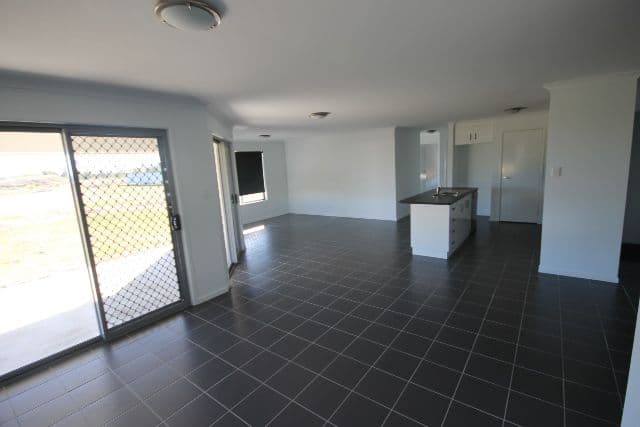 33 James Cook Drive, DALBY QLD 4405, Dalby - Thumbnail 2