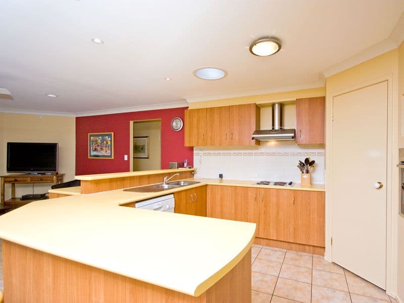 11 Allen Close, FOREST LAKE QLD 4078, Forest Lake - Thumbnail 3