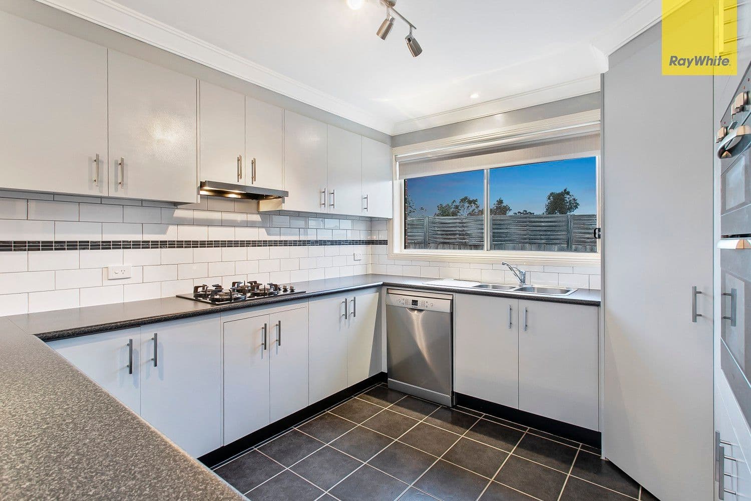 14 Newhaven Drive, Berwick VIC 3806, Berwick - Thumbnail 4