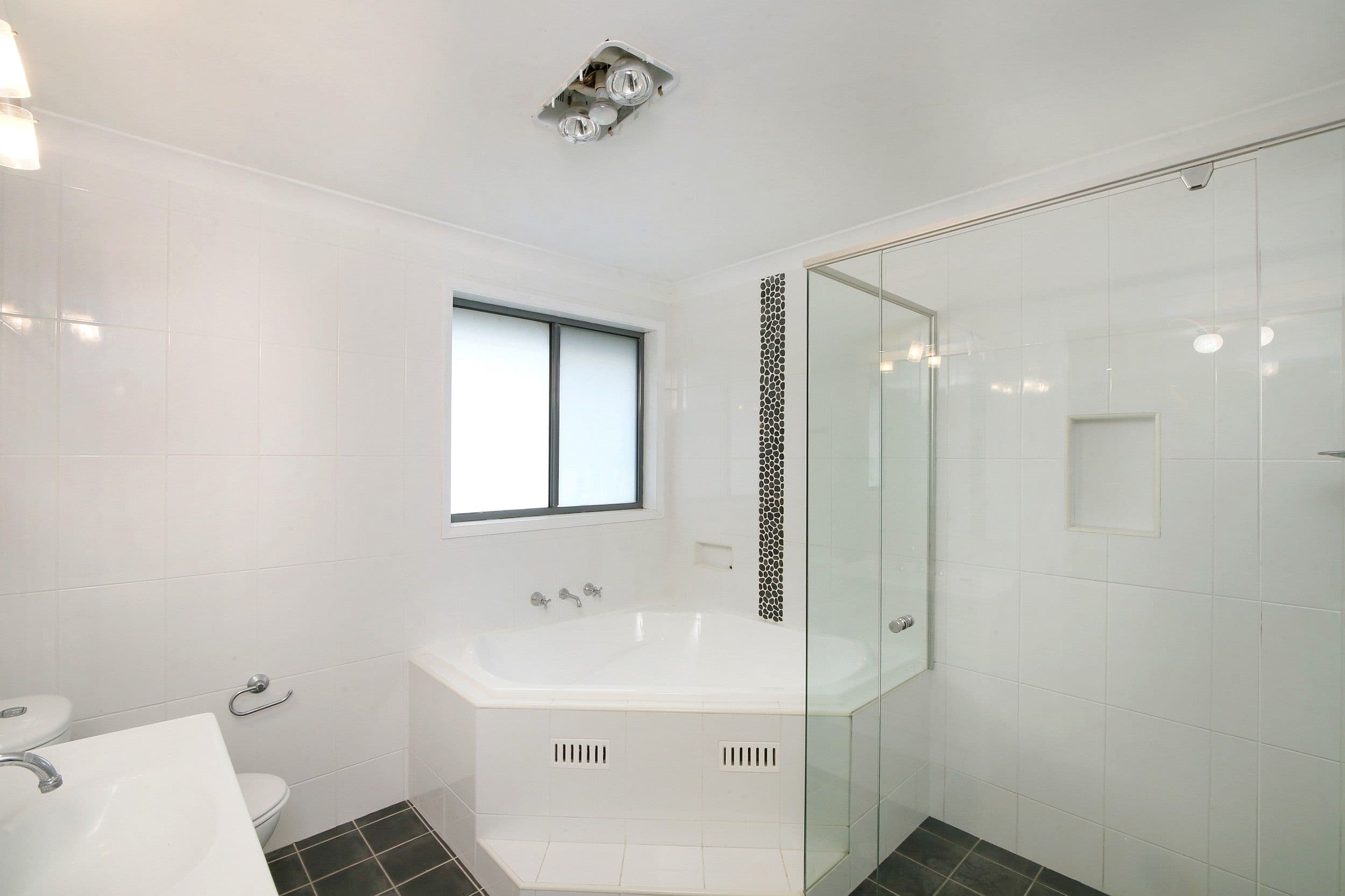 16 Bellbower Close, Green Point - Thumbnail 8