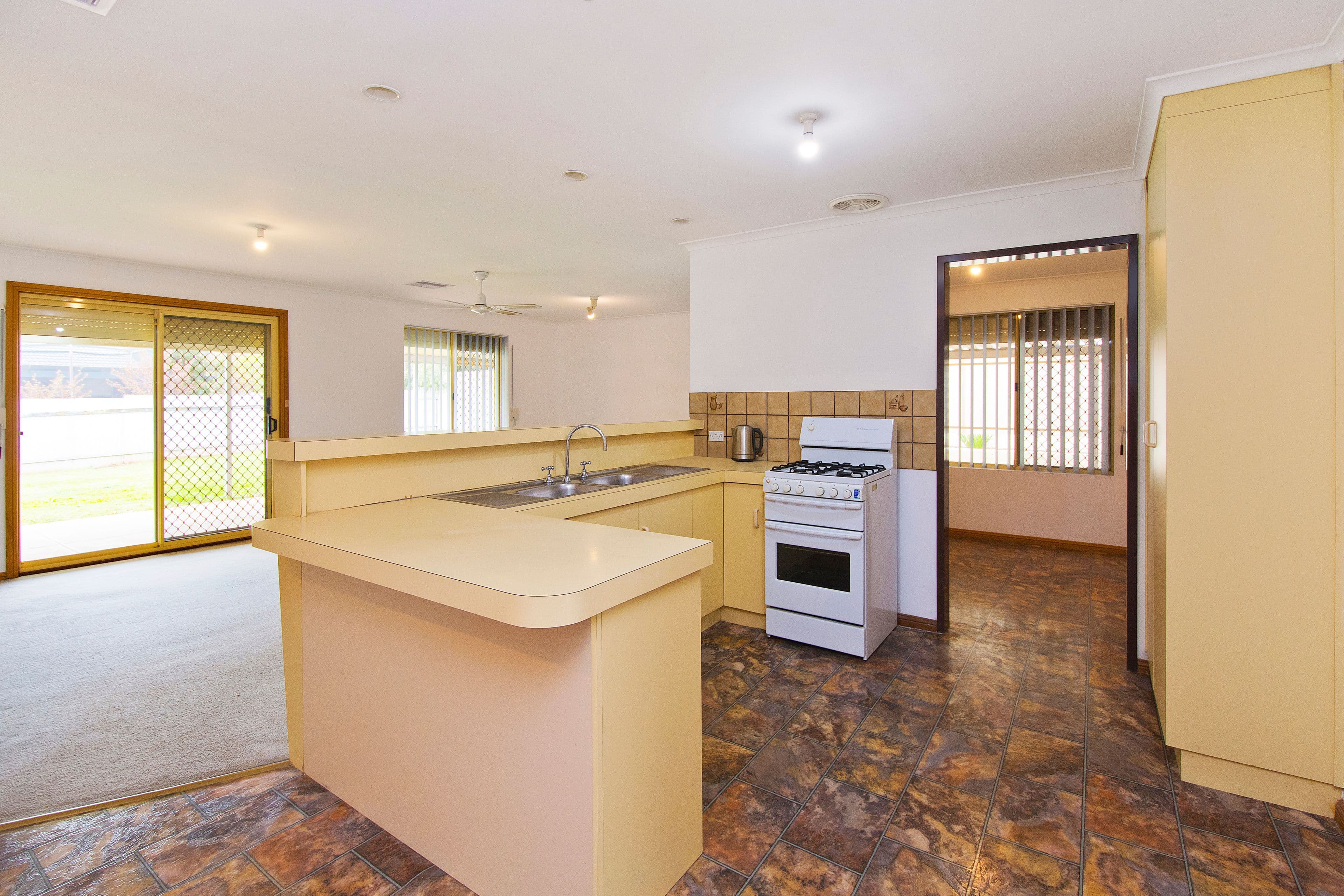 6 Cardiff Court, Craigmore SA 5114, Craigmore - Thumbnail 4