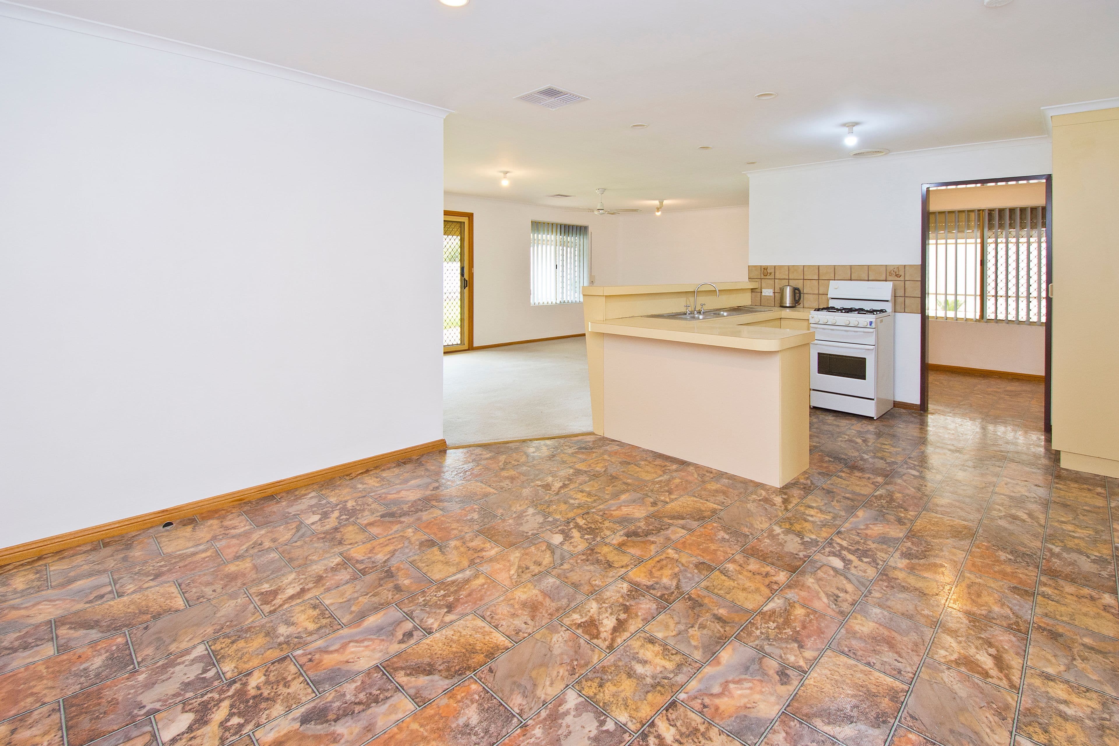6 Cardiff Court, Craigmore SA 5114, Craigmore - Thumbnail 5