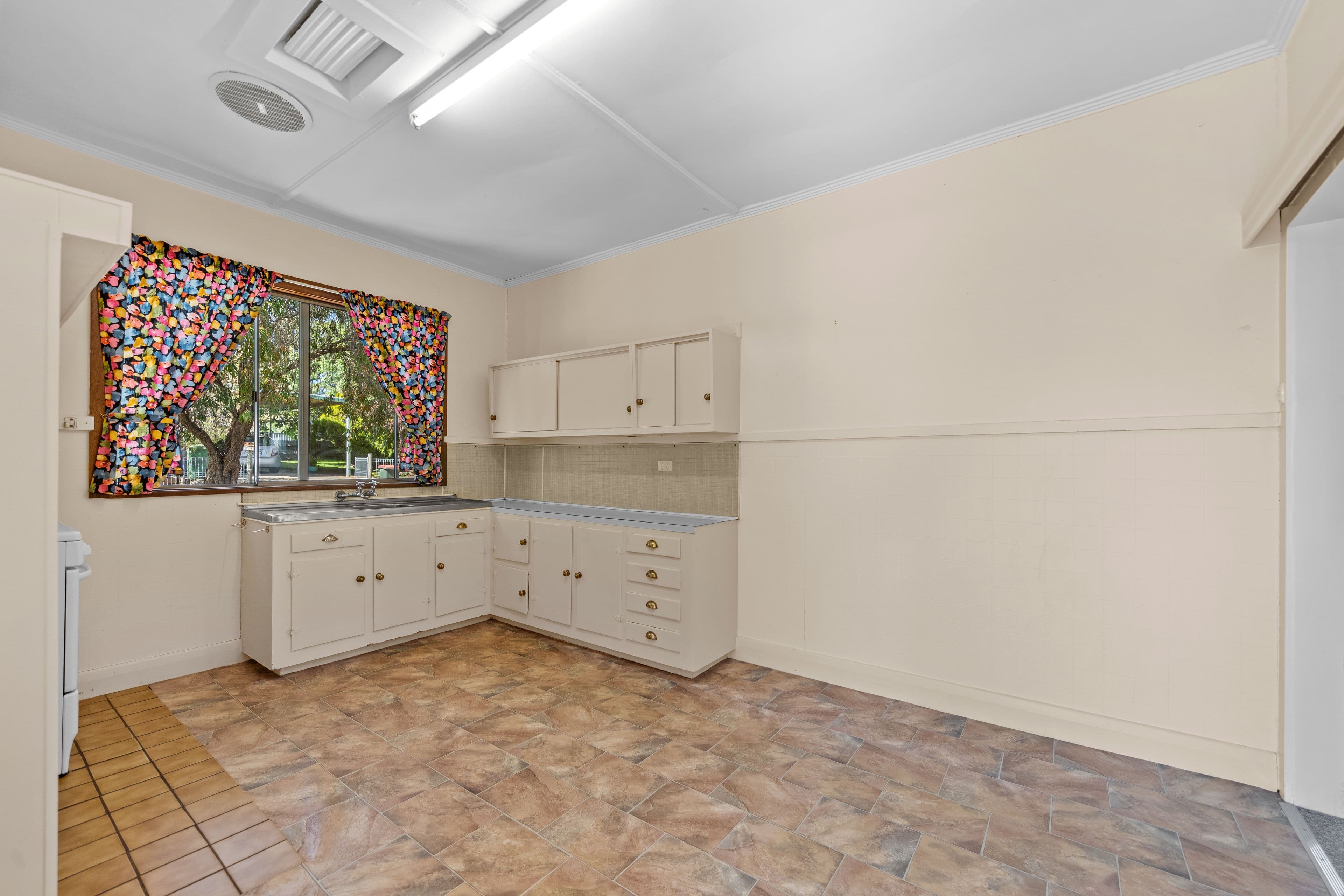 33 Agnes Street, Clare SA 5453, Clare - Thumbnail 7