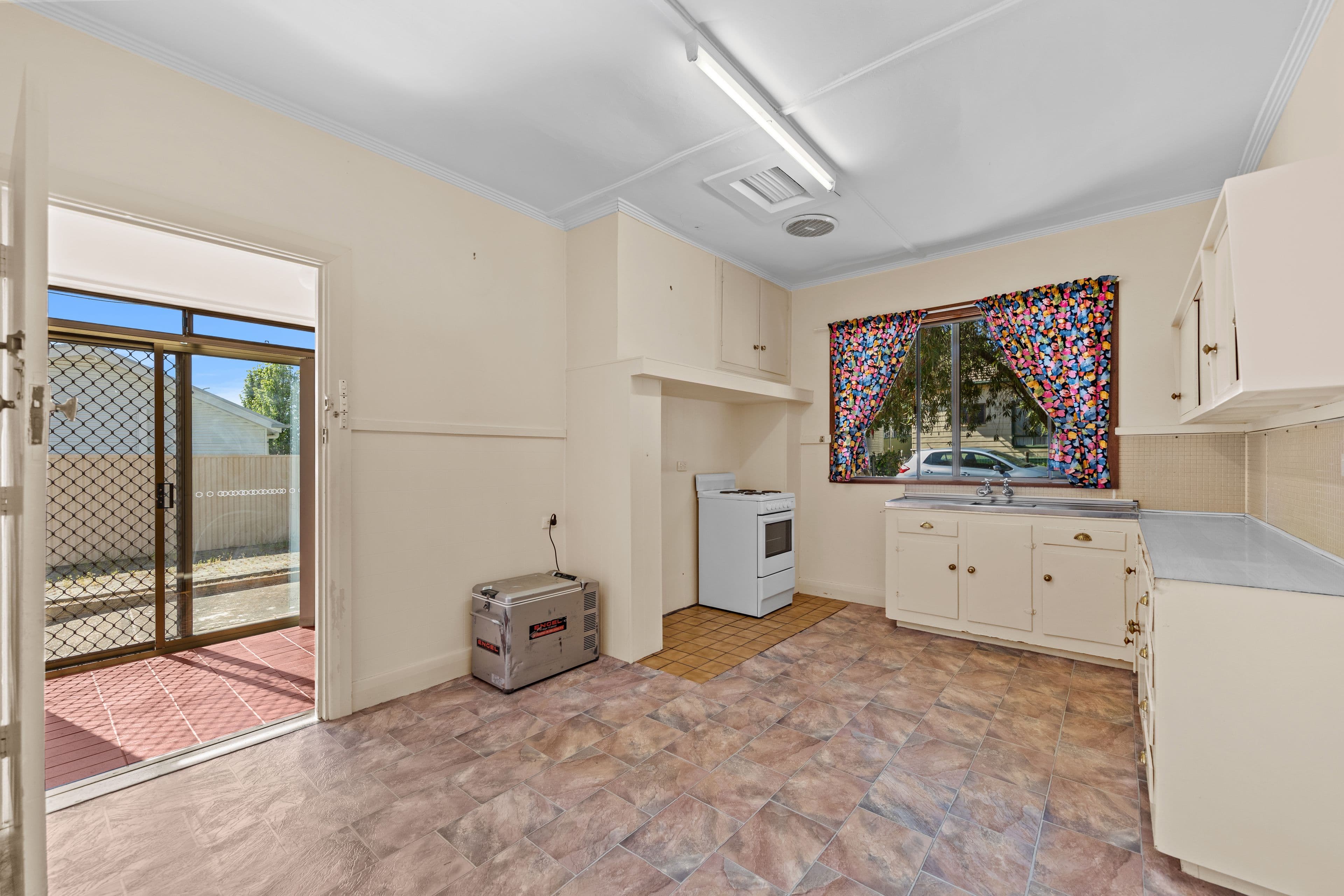 33 Agnes Street, Clare SA 5453, Clare - Thumbnail 8